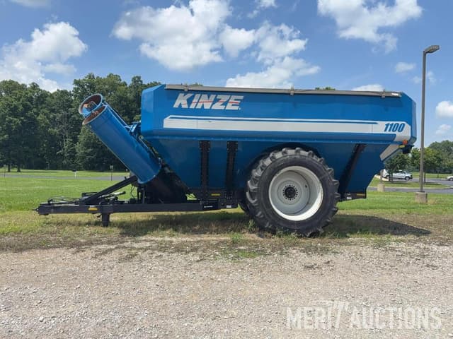 Image of Kinze 1100 equipment image 1