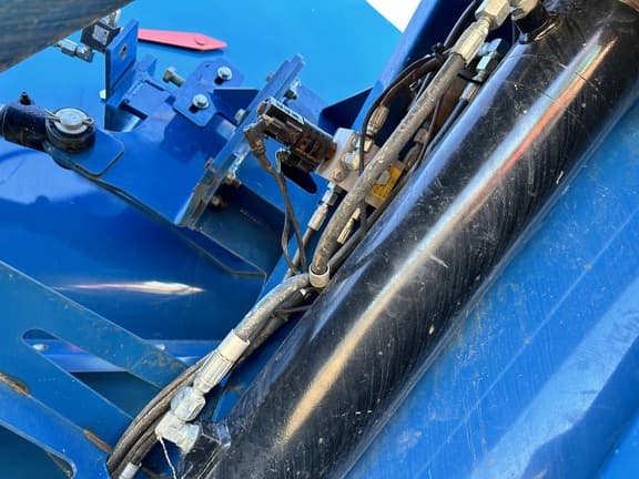 Image of Kinze 1300 equipment image 4