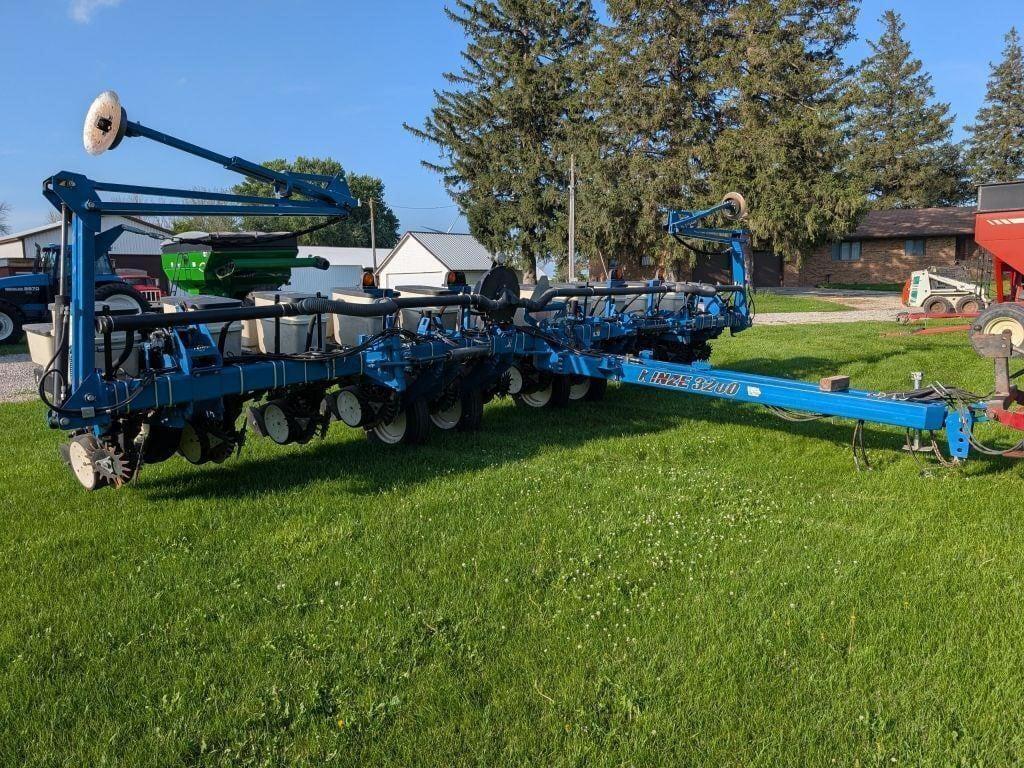 Image of Kinze 3200 Primary image