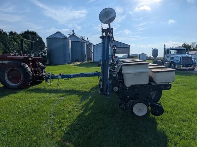 Image of Kinze 3200 equipment image 4