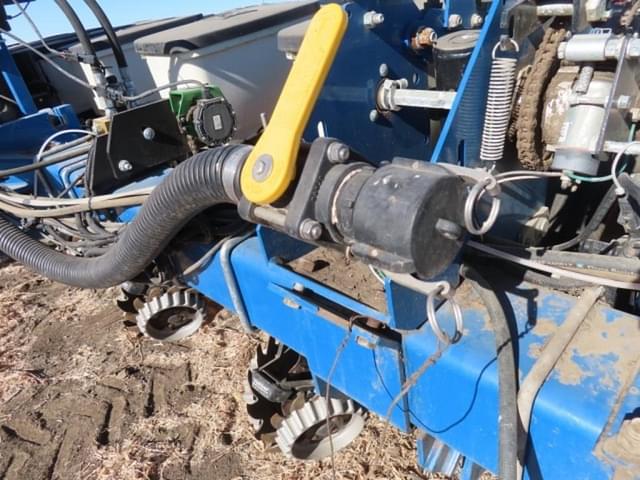 Image of Kinze 3200 equipment image 4