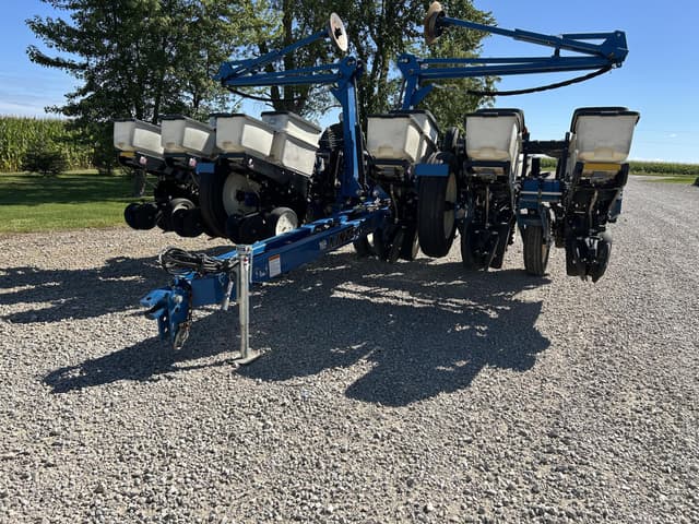 Image of Kinze 3200 equipment image 1