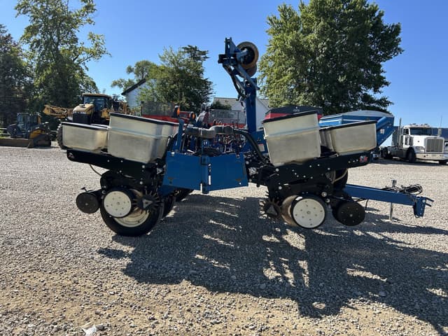 Image of Kinze 3200 equipment image 4