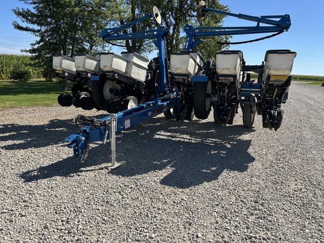 Image of Kinze 3200 equipment image 1