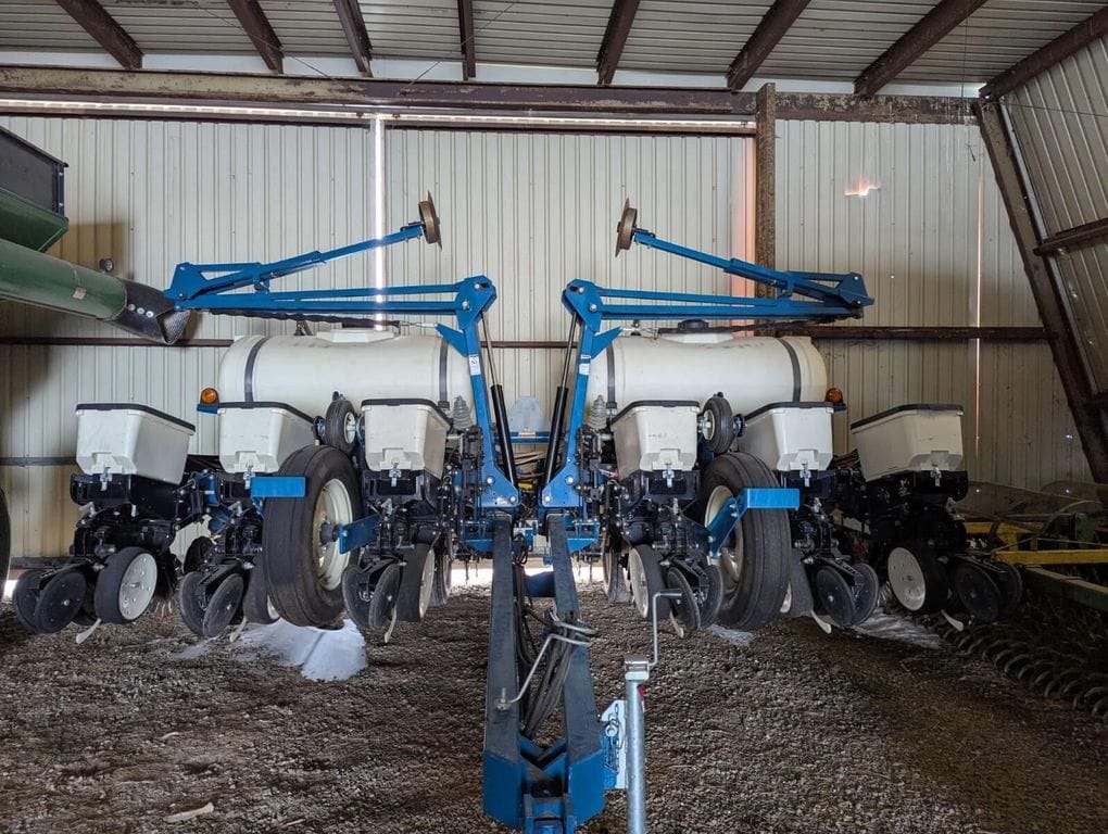 2012 Kinze 3200 Equipment Image0