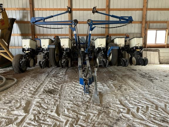 Image of Kinze 3200 equipment image 2