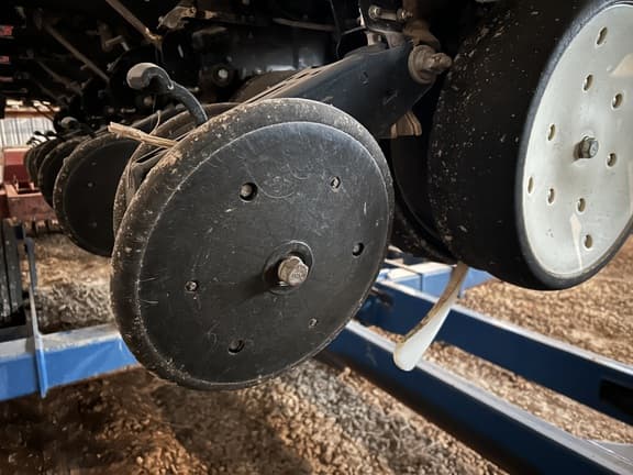 Image of Kinze 3500 equipment image 3