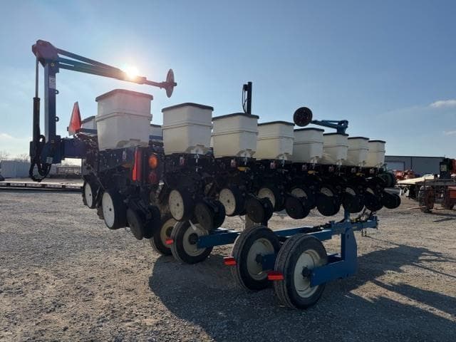 Image of Kinze 3500 equipment image 4