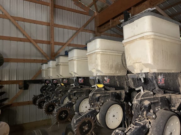 2012 Kinze 3500 Equipment Image0
