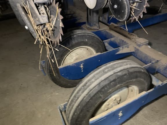 Image of Kinze 3500 equipment image 2