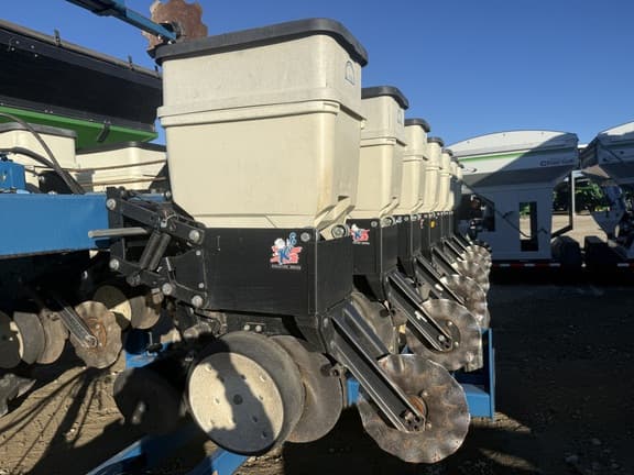 Image of Kinze 3500 equipment image 2