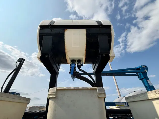 Image of Kinze 3500 equipment image 3