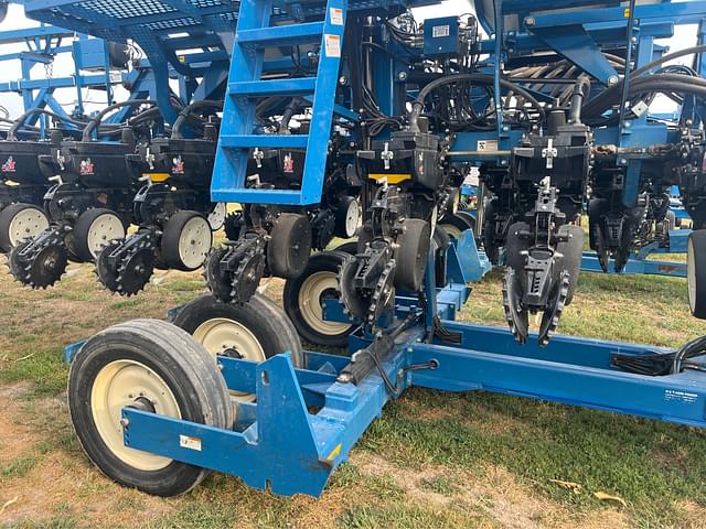 Image of Kinze 3600 equipment image 1