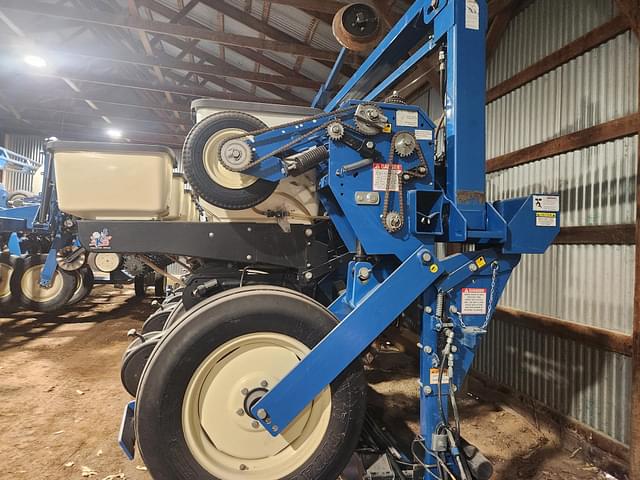 Image of Kinze 3600 equipment image 2