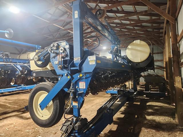 Image of Kinze 3600 equipment image 1