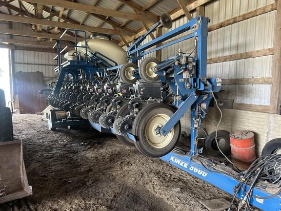Image of Kinze 3600 equipment image 1