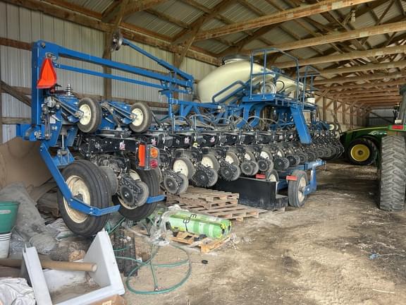 Image of Kinze 3600 equipment image 3
