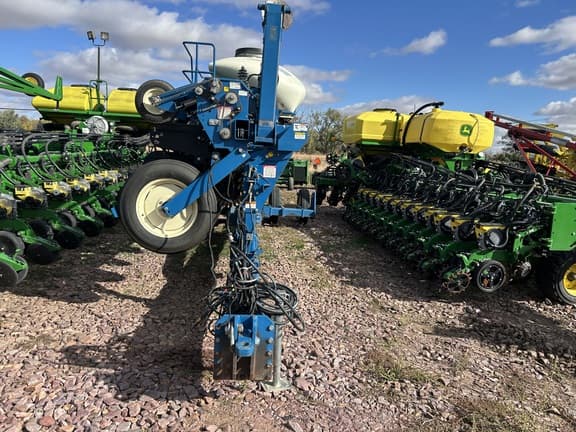 Image of Kinze 3600 equipment image 3