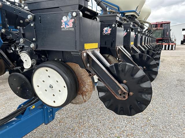 Image of Kinze 3600 equipment image 1