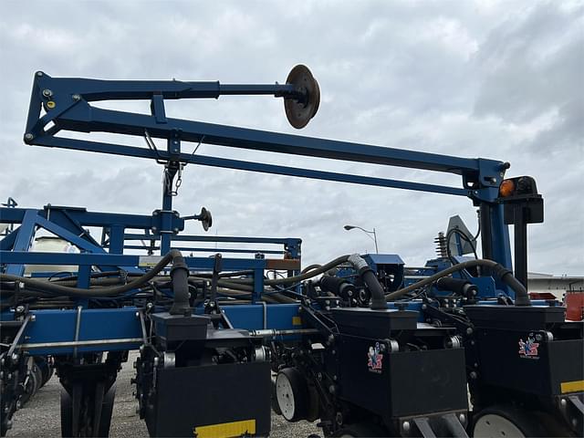 Image of Kinze 3600 equipment image 3