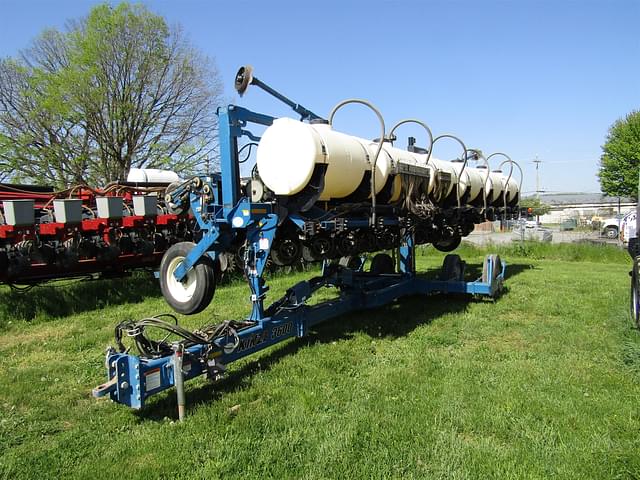 Image of Kinze 3600 equipment image 1