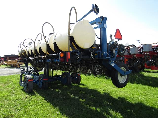 Image of Kinze 3600 equipment image 4