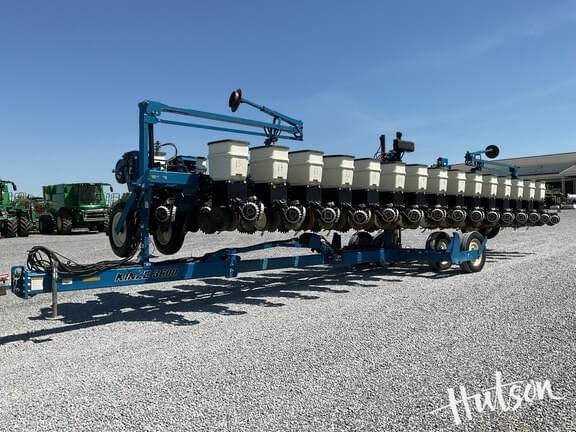 Image of Kinze 3600 equipment image 1