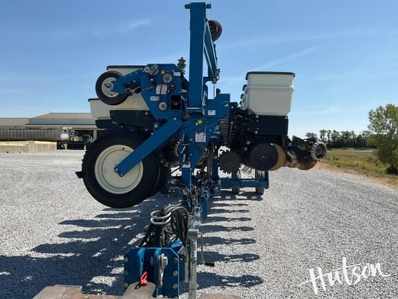 Image of Kinze 3600 equipment image 2