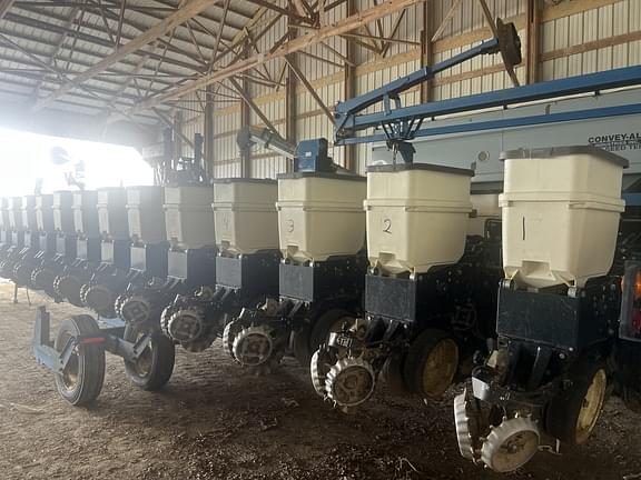 Image of Kinze 3600 equipment image 2