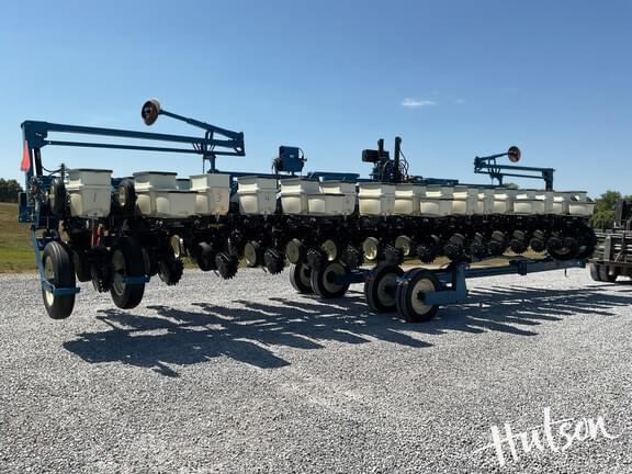 Image of Kinze 3600 equipment image 3