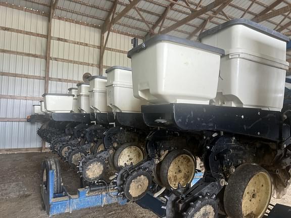 Image of Kinze 3600 equipment image 4