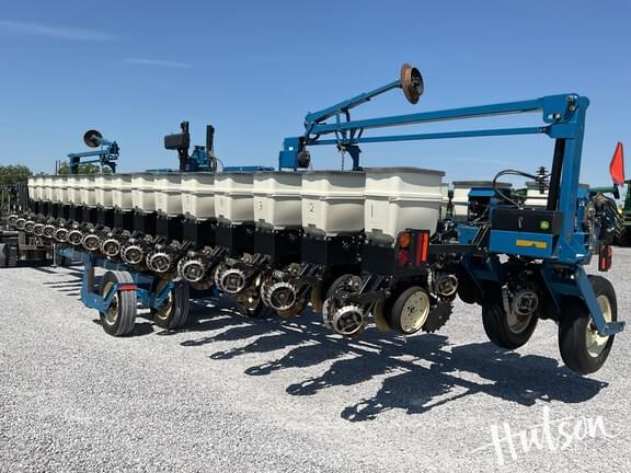 Image of Kinze 3600 equipment image 4
