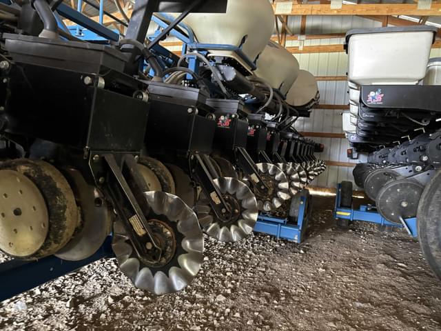 Image of Kinze 3600 equipment image 1