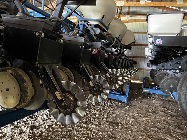Image of Kinze 3600 equipment image 1