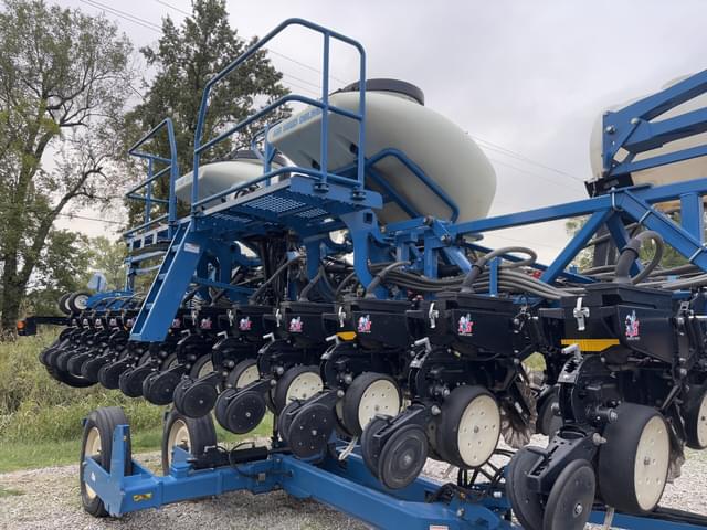 Image of Kinze 3600 equipment image 1