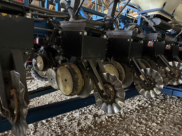 Image of Kinze 3600 equipment image 3