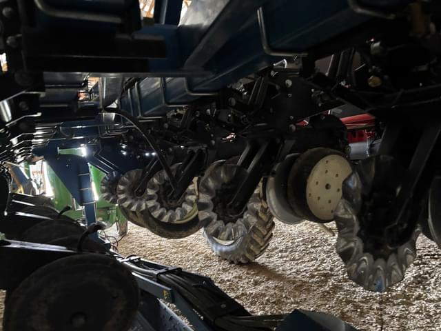 Image of Kinze 3600 equipment image 4