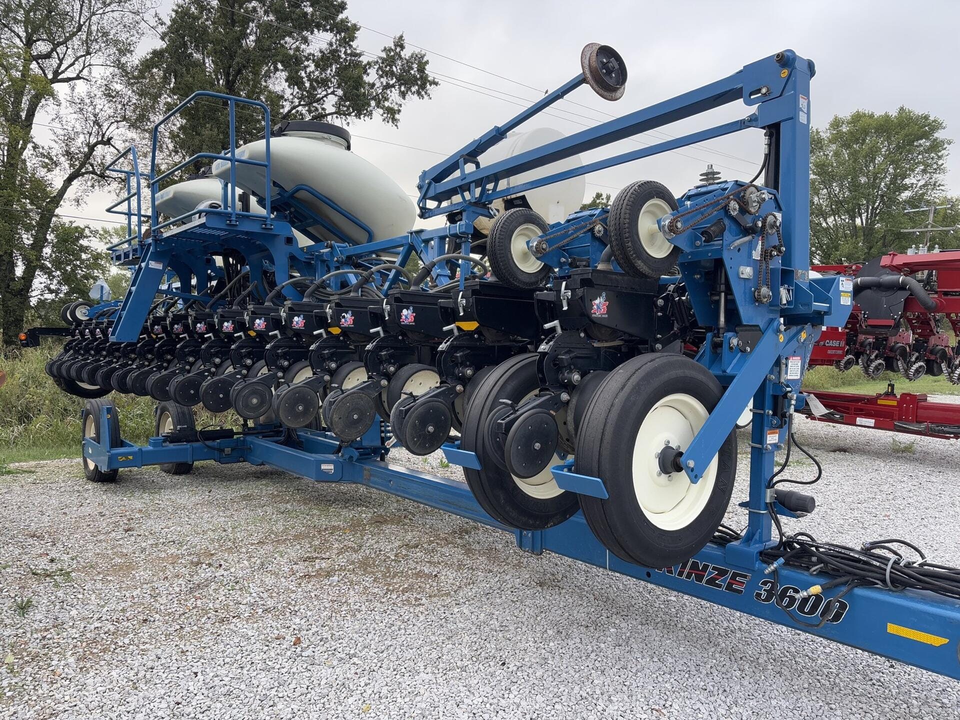 2012 Kinze 3600 Equipment Image0