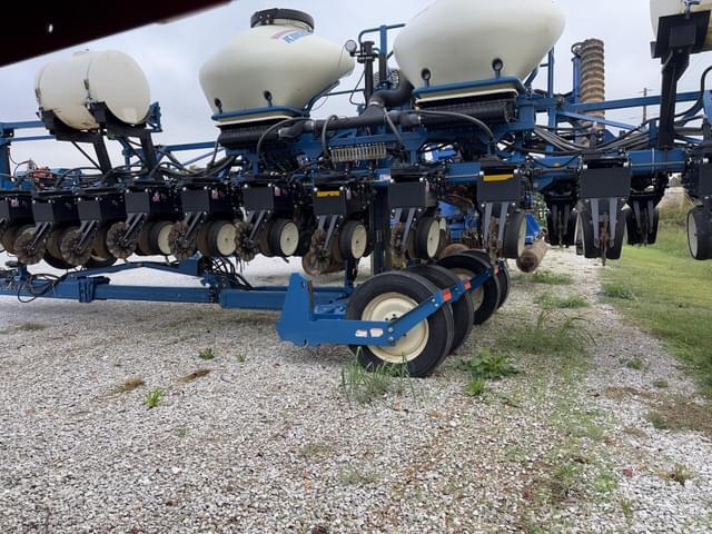 Image of Kinze 3600 equipment image 4