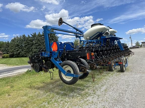 Image of Kinze 3600 equipment image 1