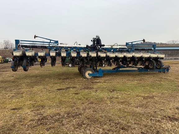 Image of Kinze 3600 equipment image 4