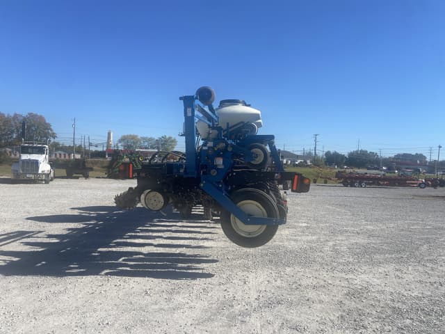 Image of Kinze 3600 equipment image 3