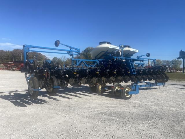 Image of Kinze 3600 equipment image 2