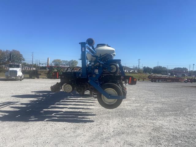 Image of Kinze 3600 equipment image 3