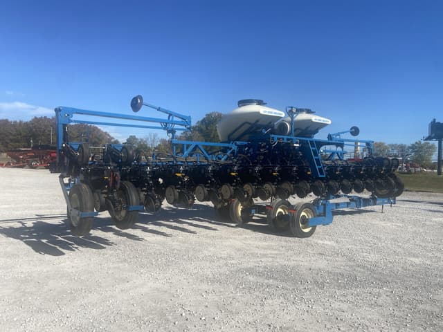 Image of Kinze 3600 equipment image 2