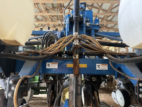Image of Kinze 3600 equipment image 1