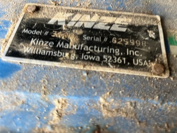 Image of Kinze 3600 equipment image 3