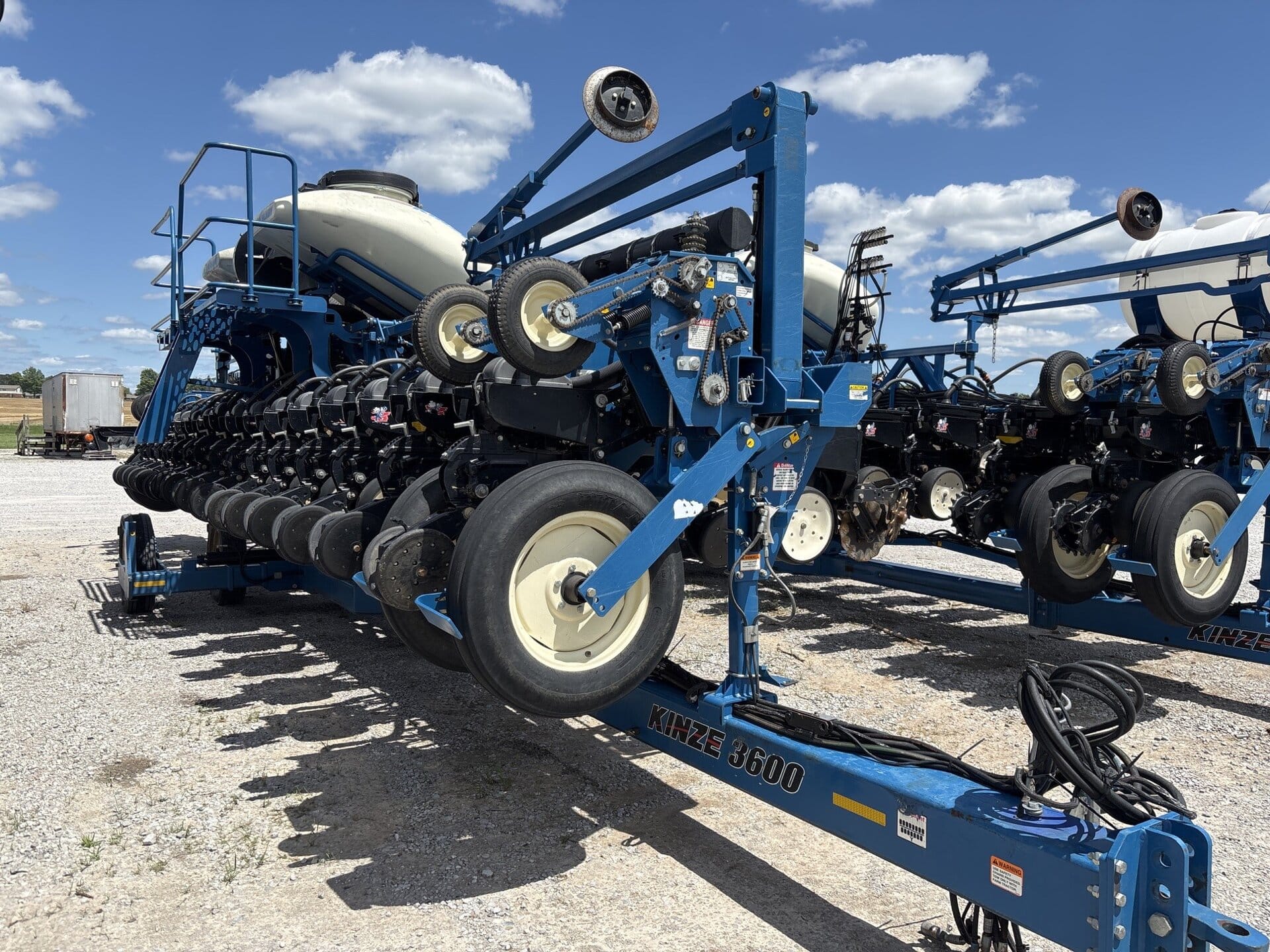 2012 Kinze 3600 Equipment Image0
