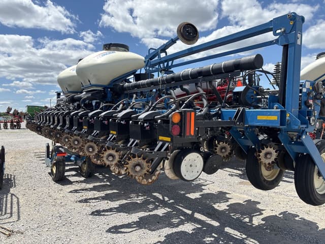 Image of Kinze 3600 equipment image 4