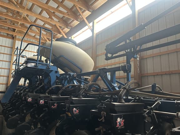 Image of Kinze 3600 equipment image 3